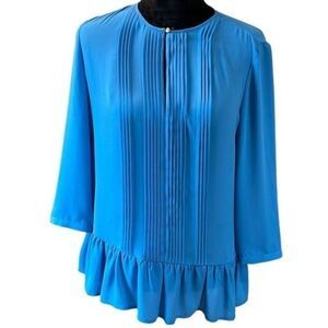Banana Republic Ladies Blouse. 3/4 Sleeve. Drop Waist. Button Top Neck. Size S